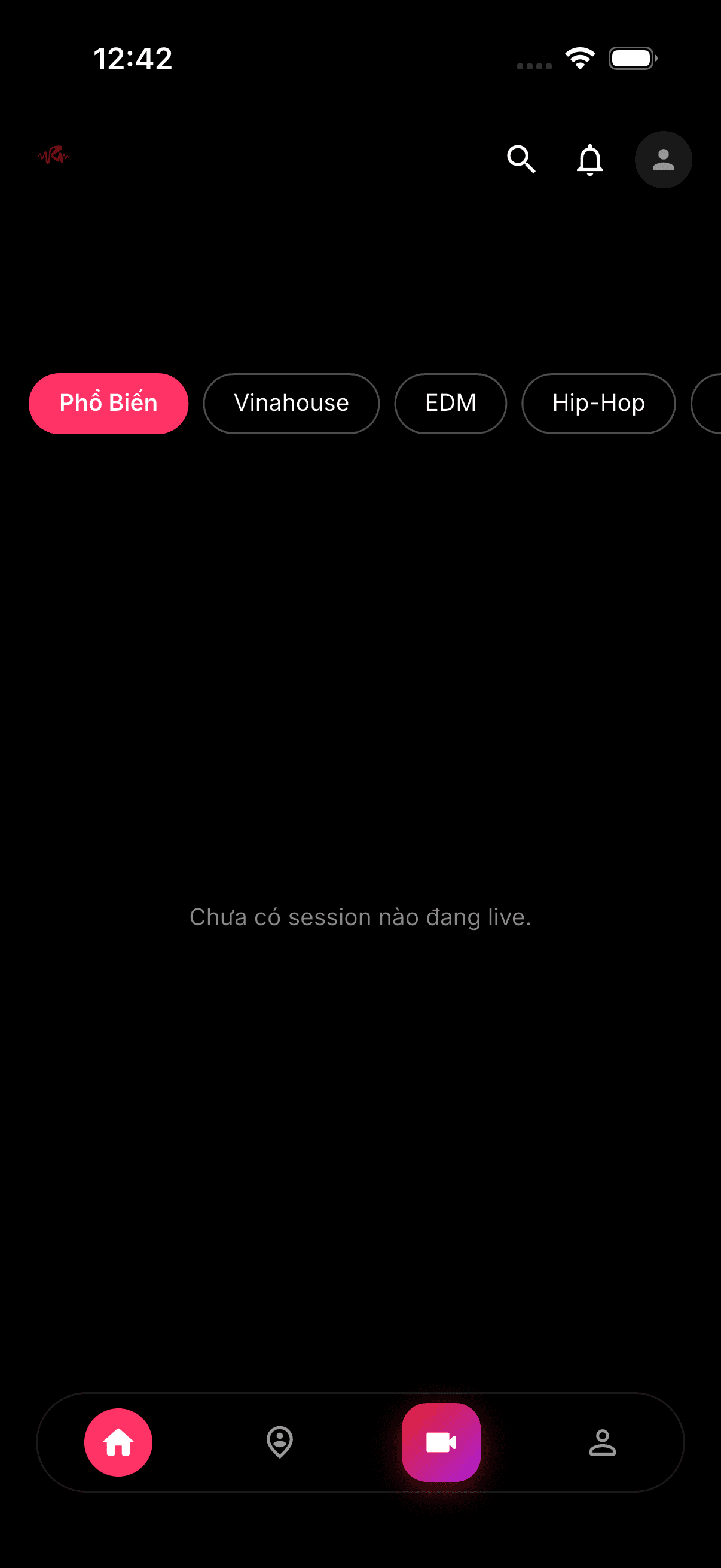 Tab Home với live feed